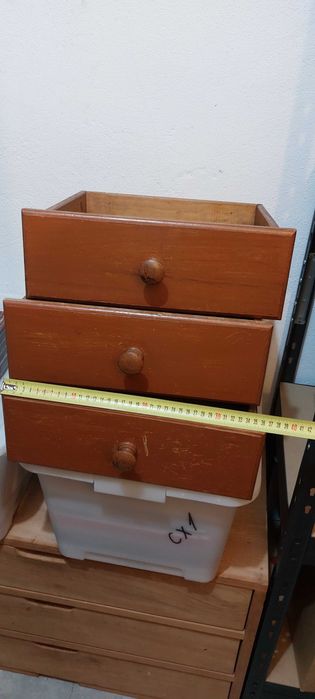 3 suportes /gavetas para secretária ou comodo