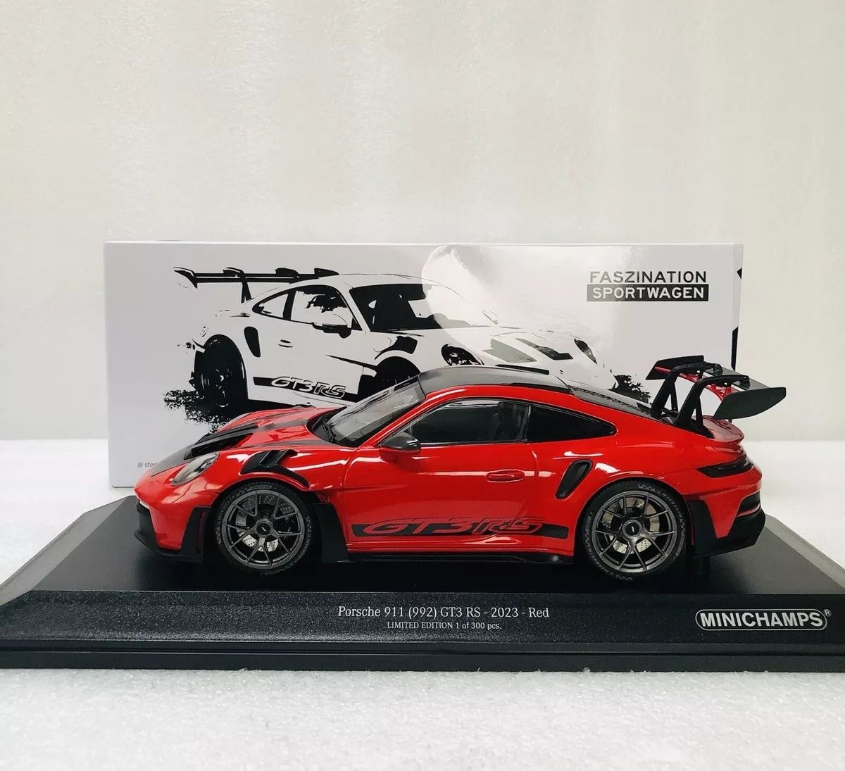 Minichamps 1:18 porsche 911 (992) Gt3 RS 2023