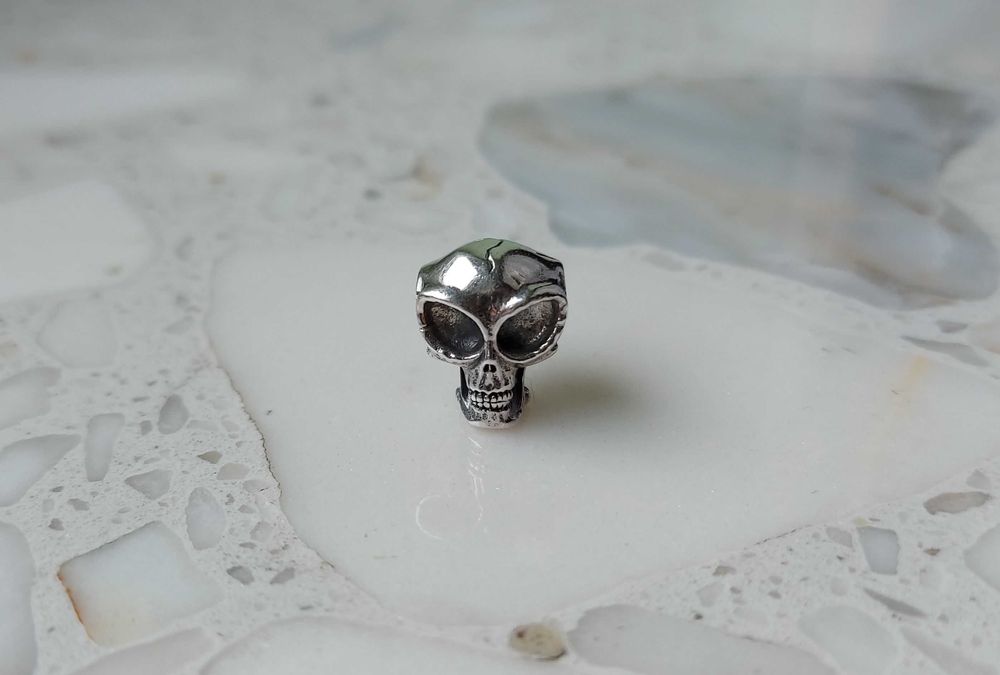 Redbalifrog Alien Skull Czaska Kosmita Charms (Nowy)