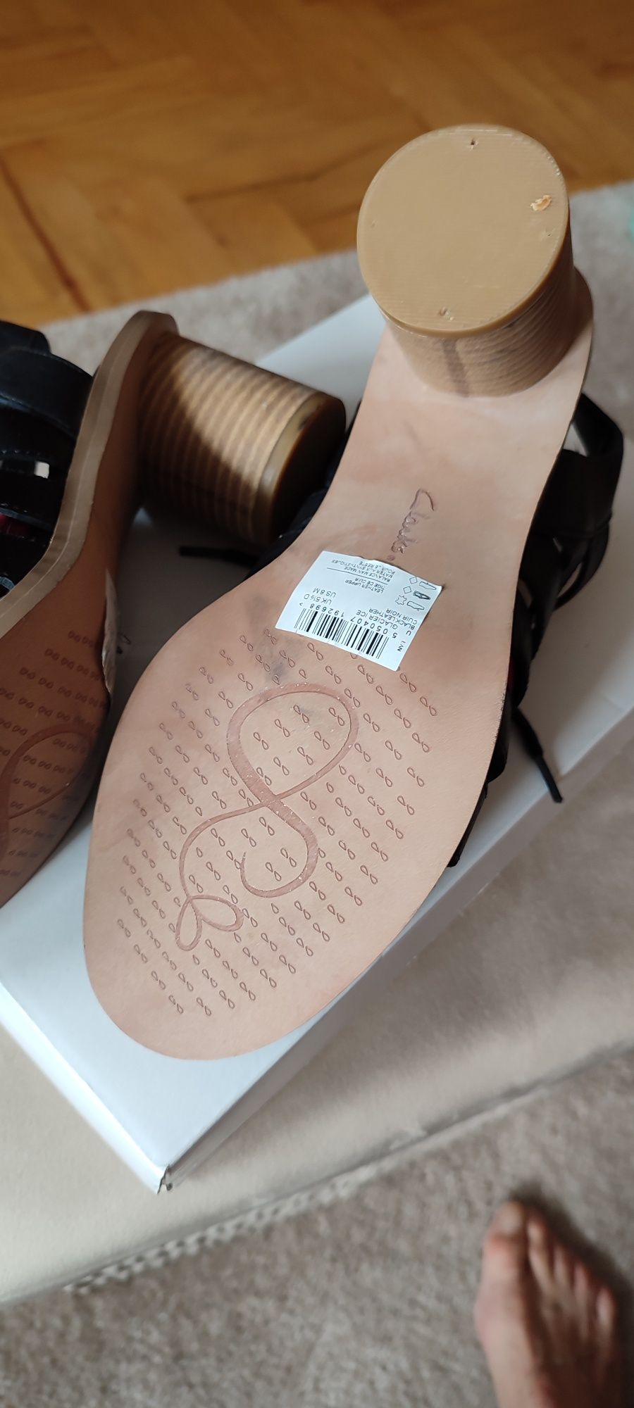 Sandały damskie ze skóry naturalnej  Clarks rozmiar 6 (25,5) j.nowe