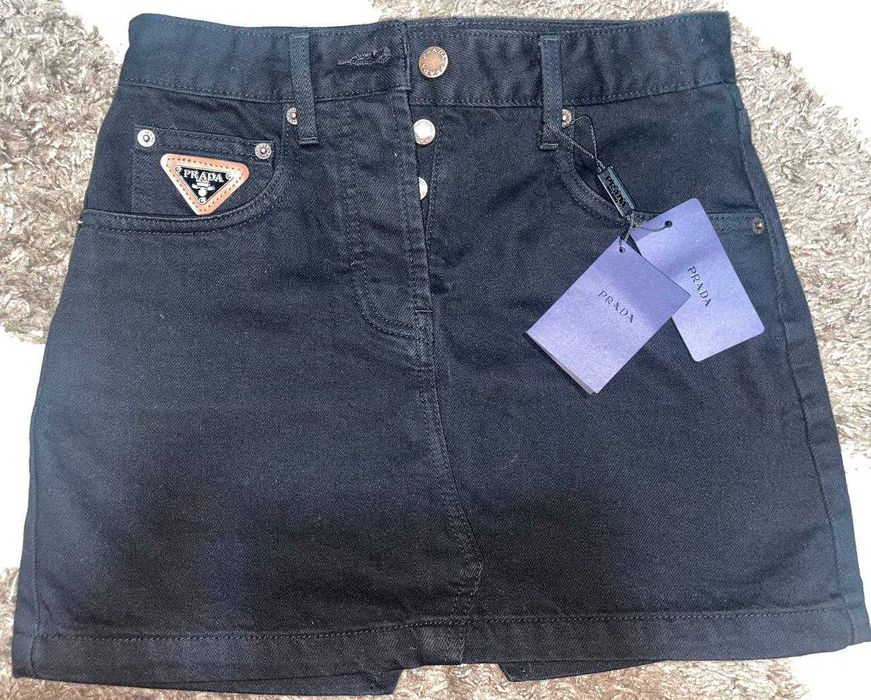 Міні-спідниця Prada