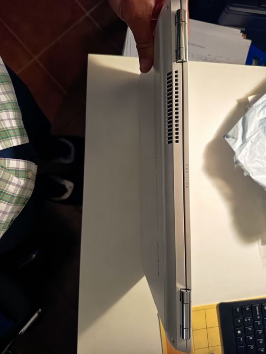 HP pavilion 15-aw002np