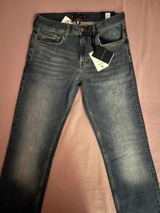 Wyprzedaż spodnie męskie Tommy Hilfiger.