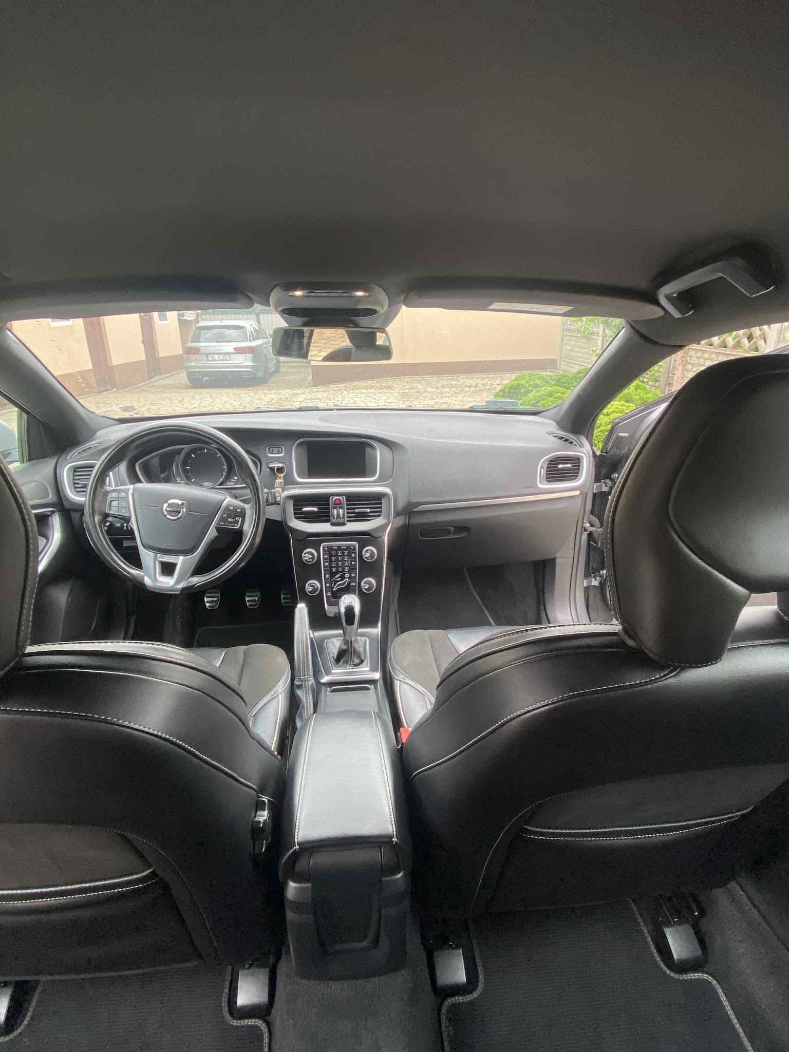 Volvo v40 R DESIGN