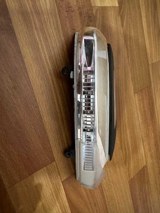 повторитель поворотников на Nissan Pathfinder, Navara D40