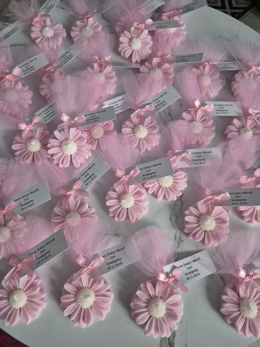 Podziękowania dla gości upominek kwiatek Stokrotka świeczka