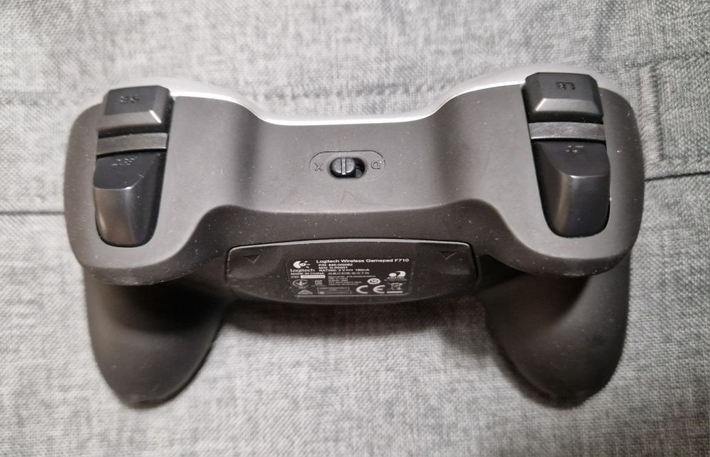 Продам геймпад Logitech F710