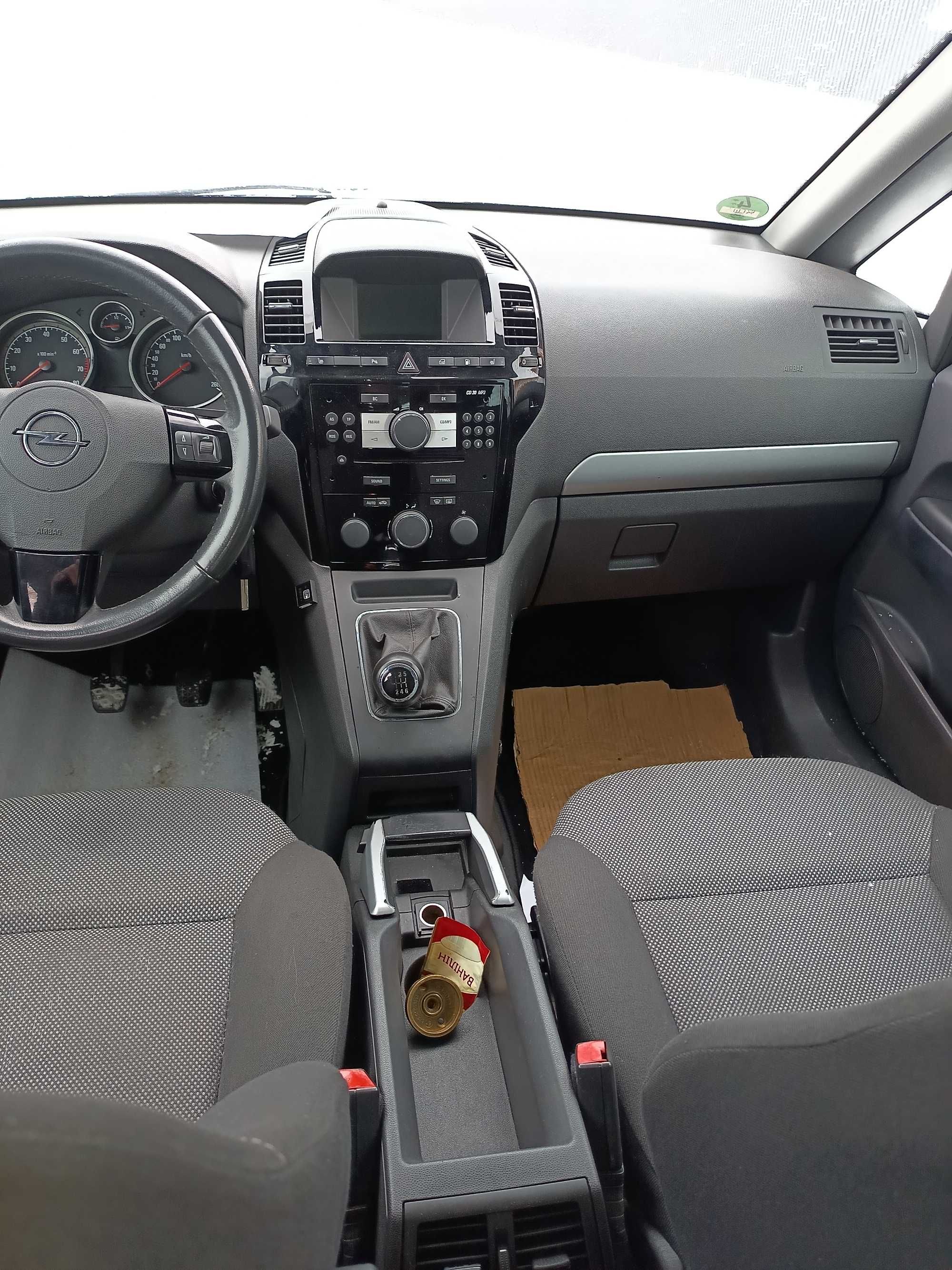 Opel zafira 2010 рік 1.6 газ-бензин