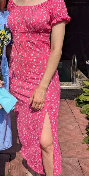 Рожева сукня розмір М