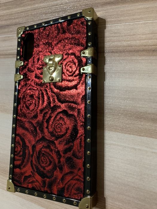 Sprzedam nowe śliczne etui do iPhone XR