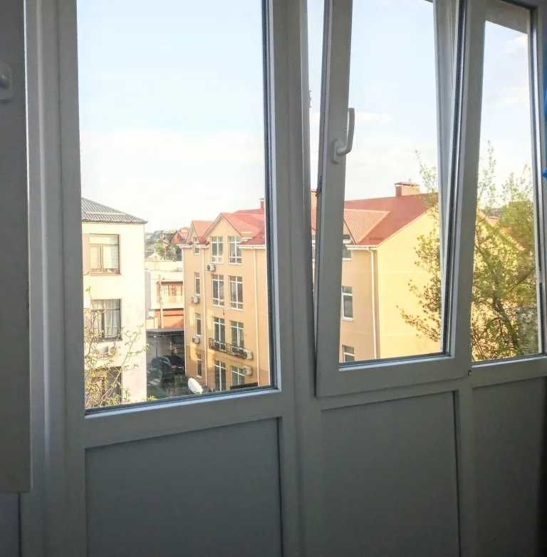 Продам 2 комн (Дафи) 5/9 эт высотка, кирпичный дом. капремонт