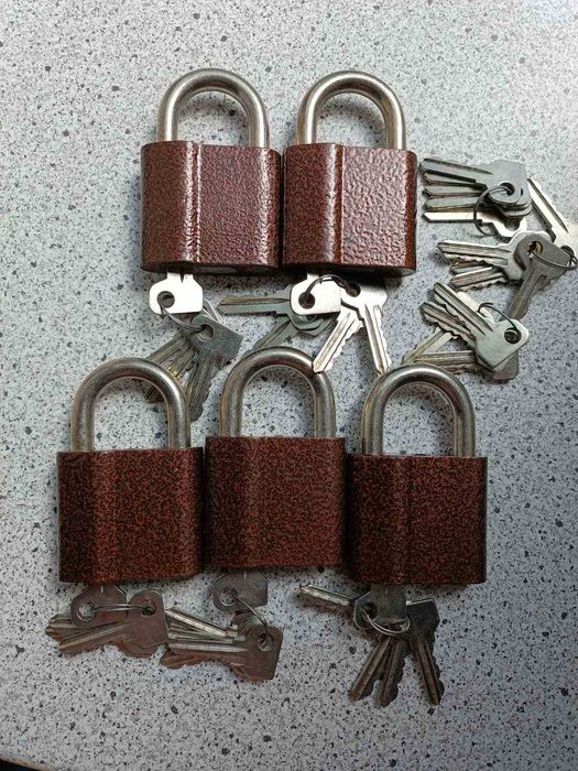 Замок навісний -3шт+30шт ключів