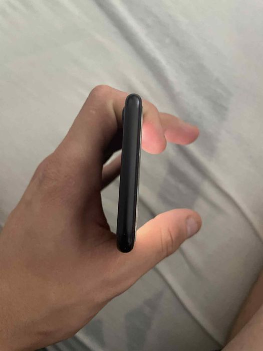 Iphone se 2022 stan idealny