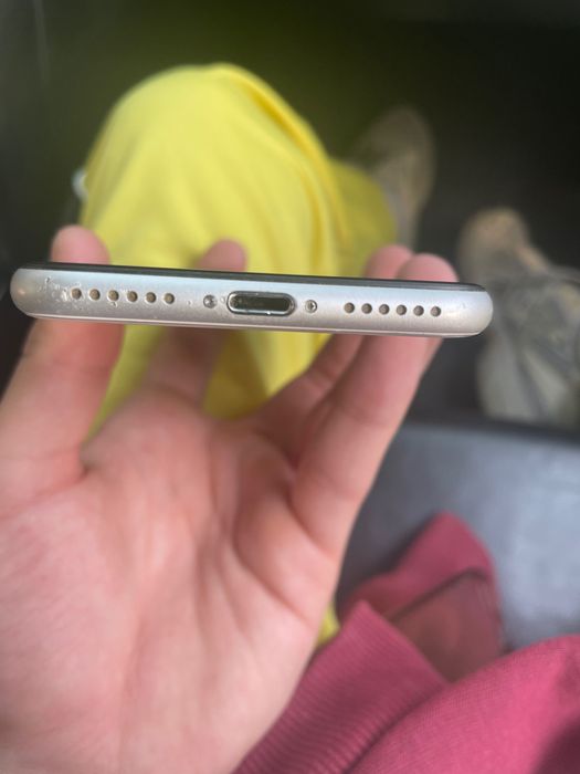 ТелефонiPhone SE 2020