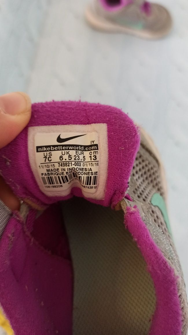 Buty sportowe Nike dla dziewczynki. Rozm. 23,5