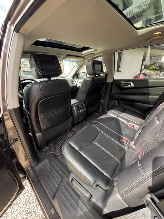 Nissan Pathfinder - 2015 - 3.5 v6 - 4x4 - dvd - szyberdach -kamera 360