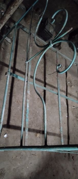 Cama de ferro solteiro