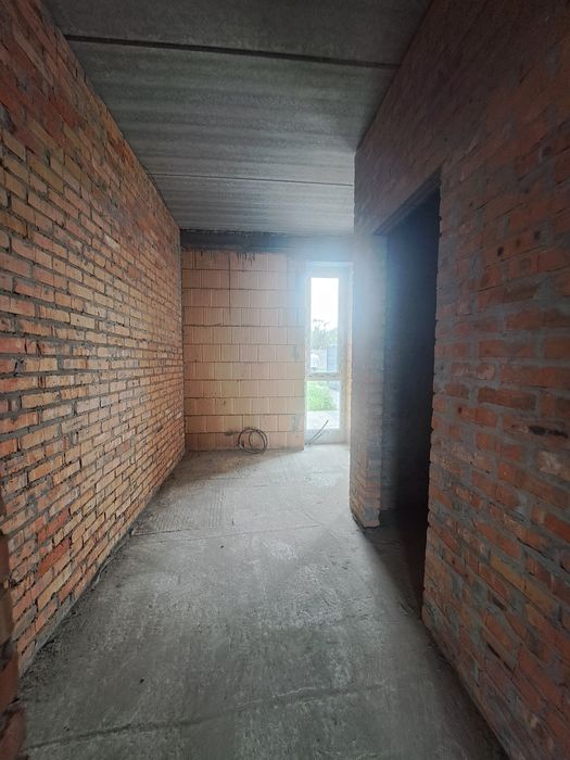 Неймовірно красивий дуплекс з великою терасою та ділянкою