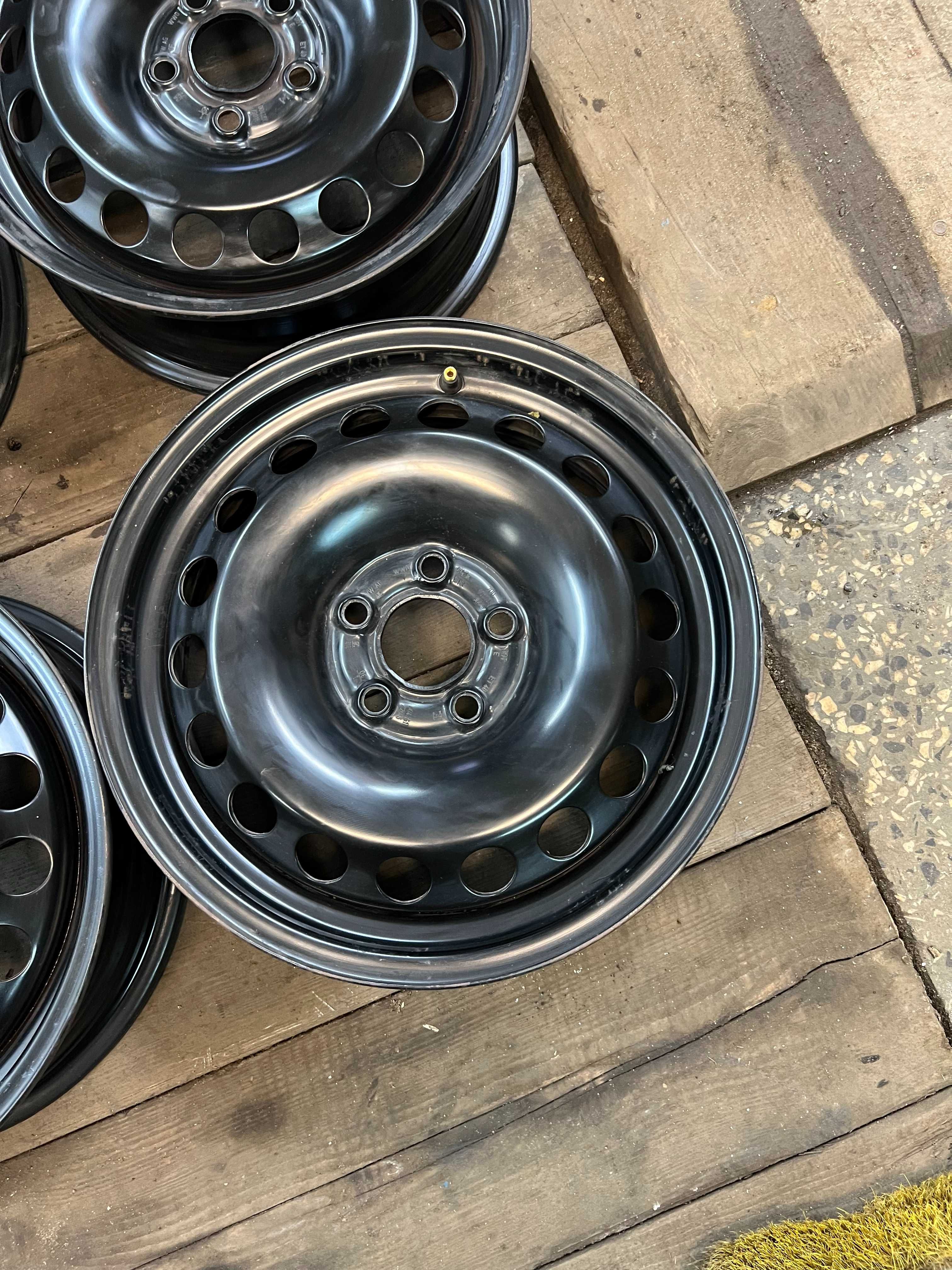 felgi stalowe 15 cali rozstaw 5x100 vw seat skoda stan bdb et 40