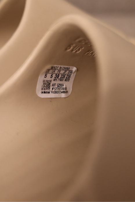 Тапочки Yezzy нові