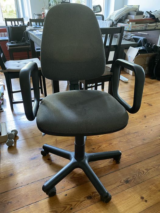 Krzesło biurowe na kółkach