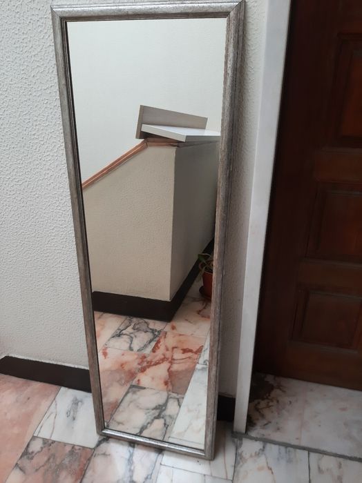 Espelho de quarto de madeira prateada