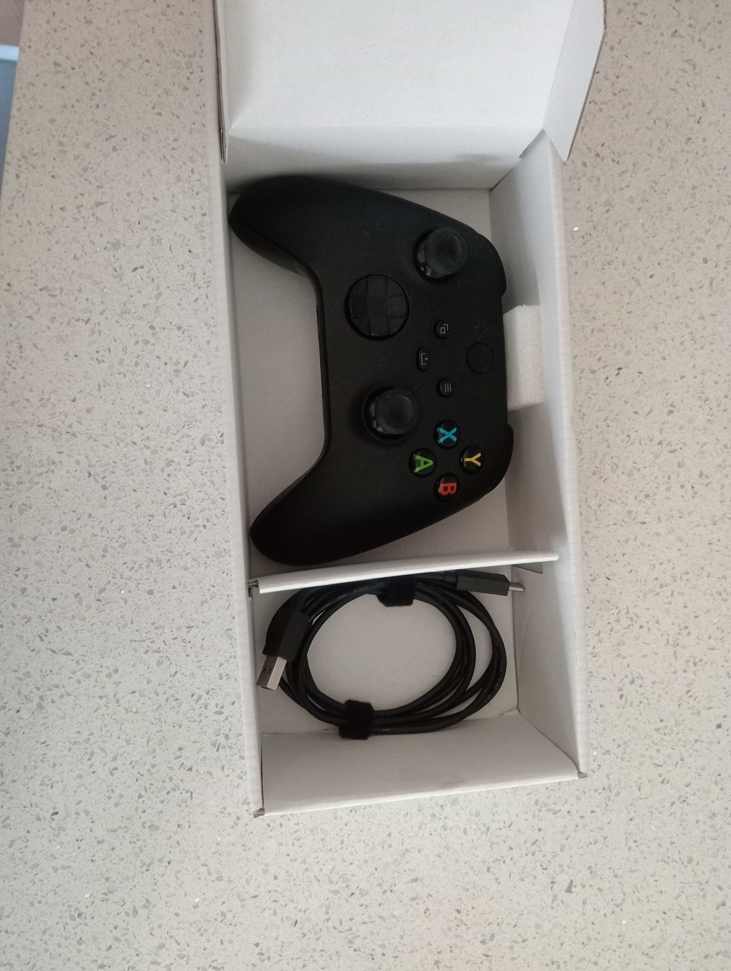 Xbox one x 4k como nova, em caixa e manual.