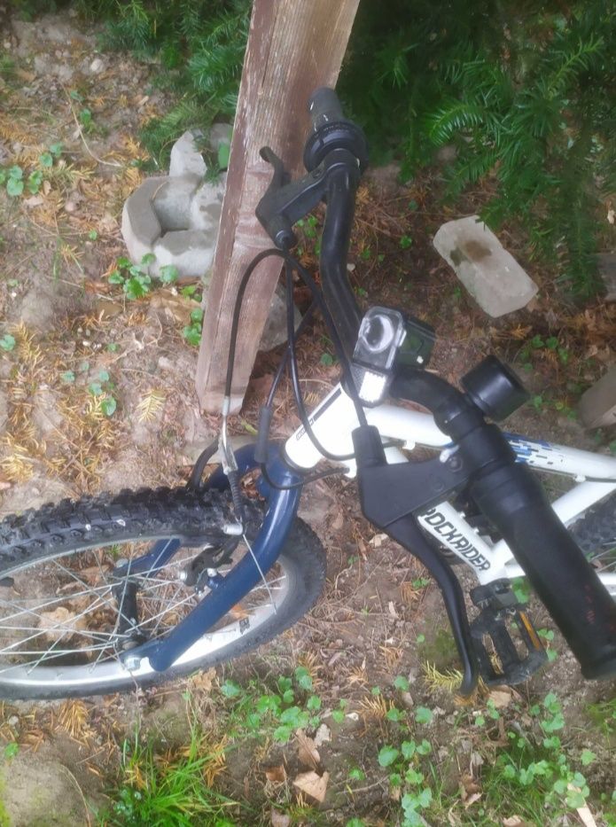 Dziecięcy biało niebieski rowerek BTWIN Decathlon
