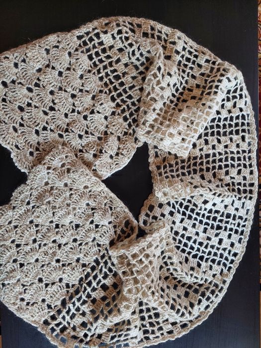 Шарф з вовняної нитки