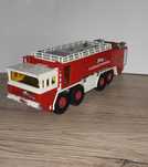 Model wozu strażackiego METZ AIRFIELD  V332 z lat 70 -tych firmy Siku