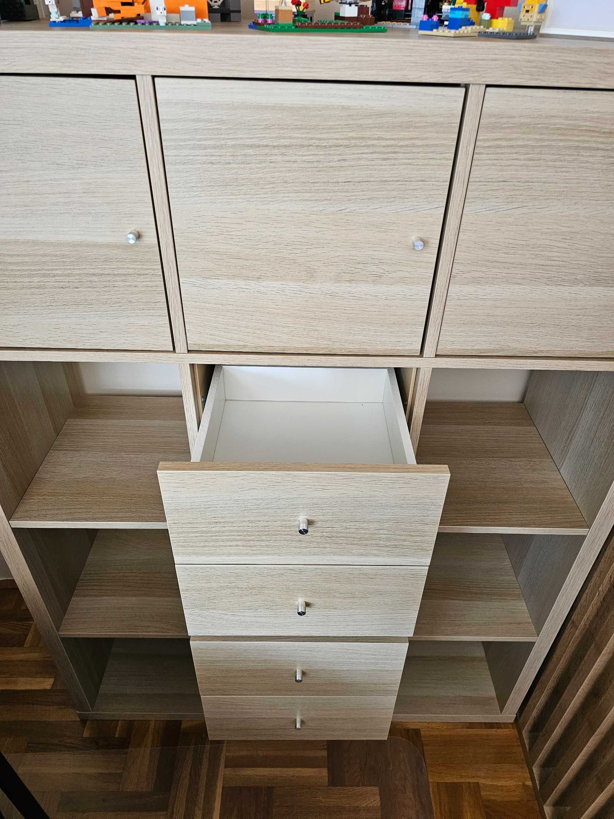 Regał Kallax IKEA z wkładami