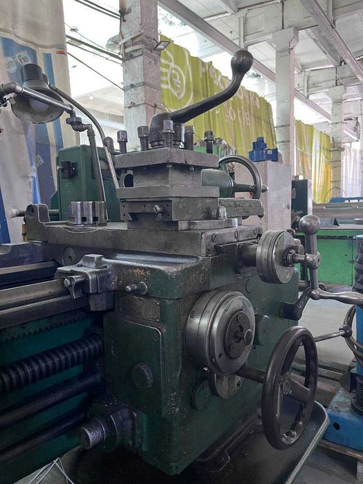 Продається токарний верстат 1К62 у дуже хорошому стані.