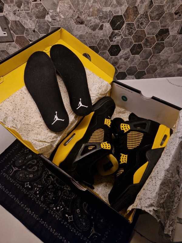 Jordan 4 Retro Thunder R.40