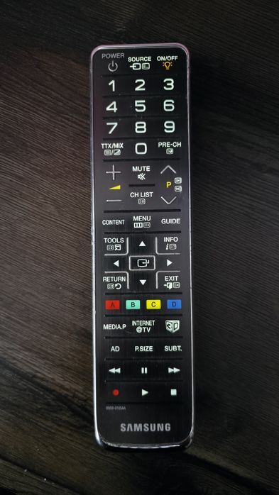 Telewizor TV Samsung UE46C8000 + 3 pary okularów 3D + uchwyt na ścianę