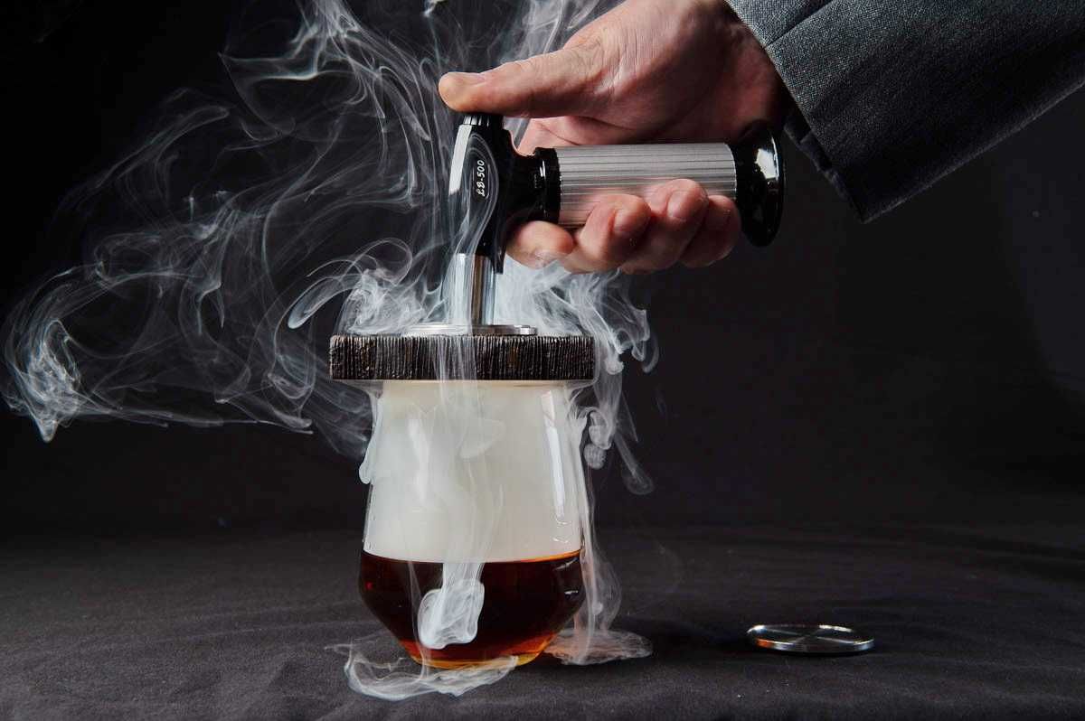 Смокер на подарок мужчине для приготовления виски и коктейлей с дымом.
