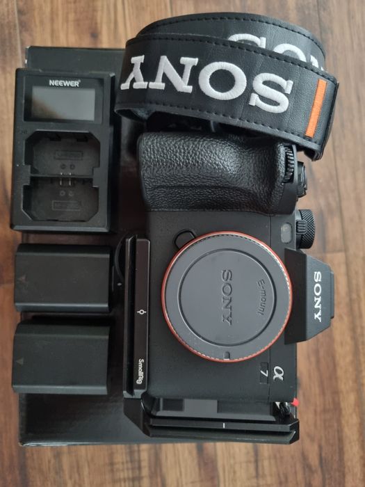 Aparat Sony a7IV a74 Klatka Small Rig obiektyw  85mm 1.8 Baterie