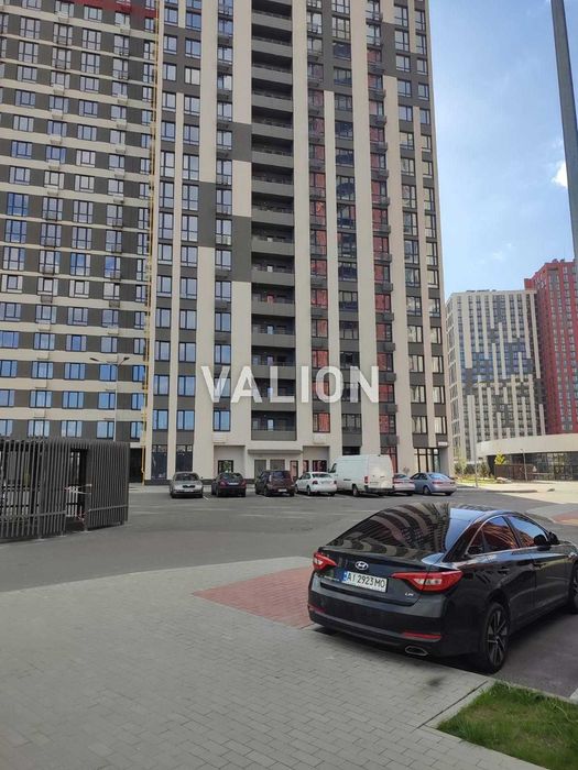 Продаж 2 квартира ЖК Варшавський +  вул. А. Олеся 10 .