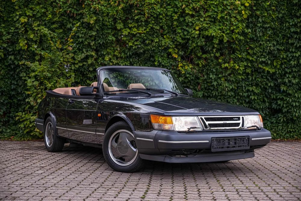 Saab 900 Commemorative Edition