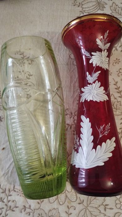 Посуд з кольорового скла