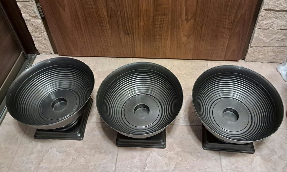 Doniczka/osłonka/gazon na nóżce