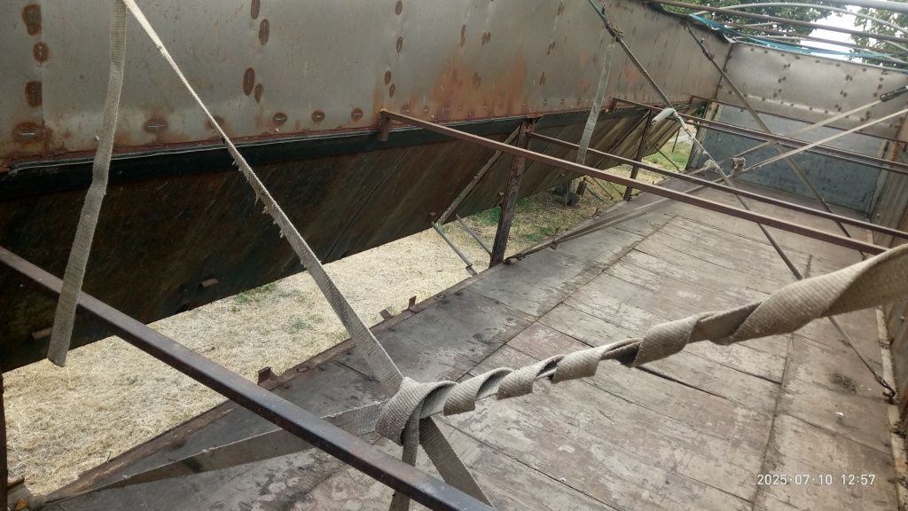 Бортовой полуприцеп