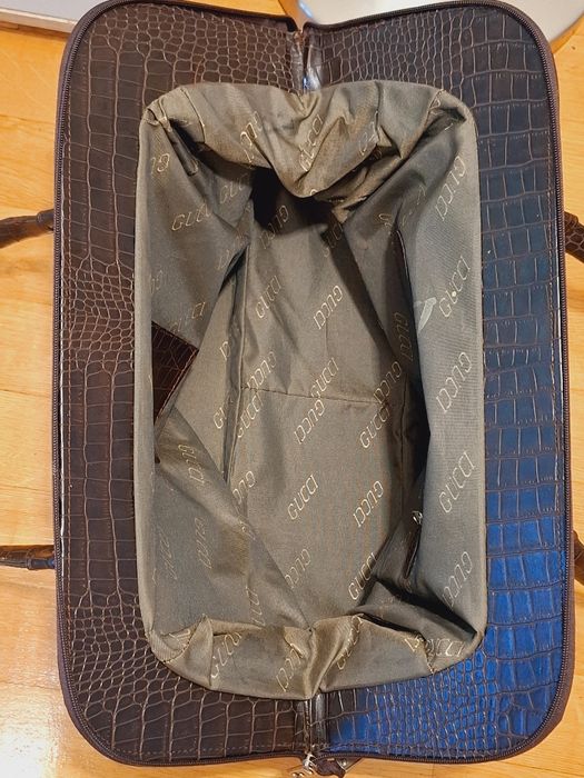 Сумка з логотипом Gucci  велика дуже красива