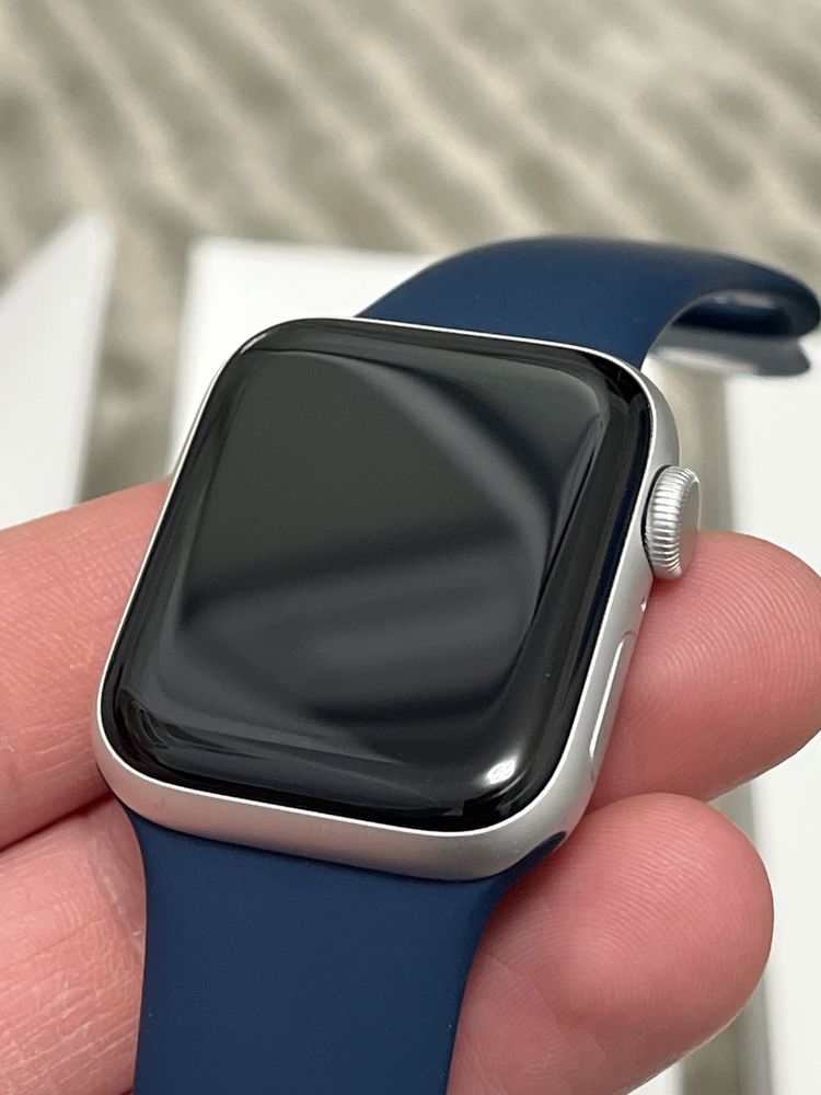 Смарт годинник Apple Watch SE 2020