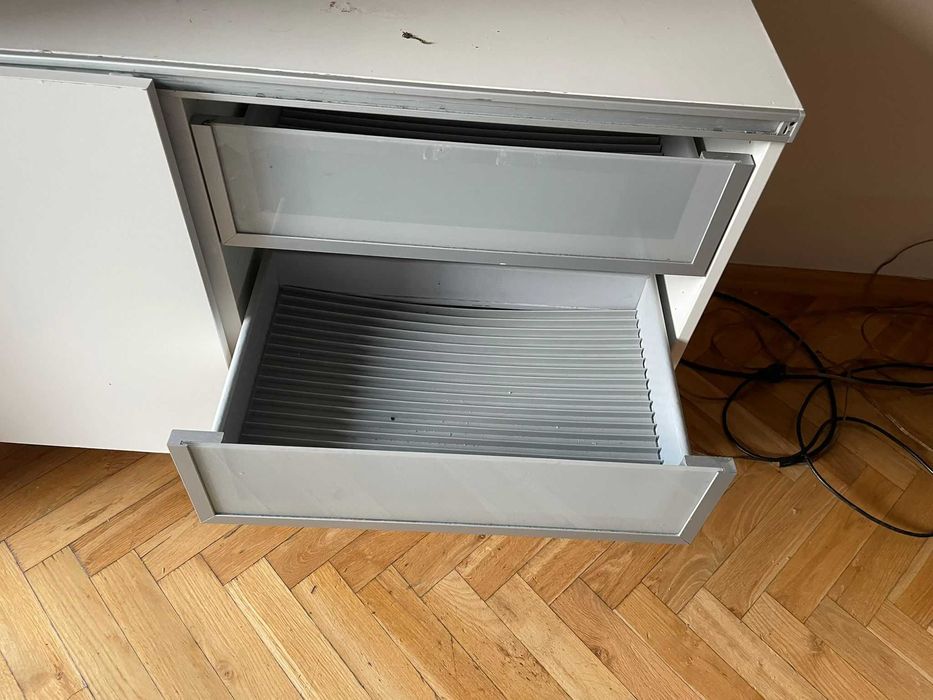 szafka na książki, płyty CD