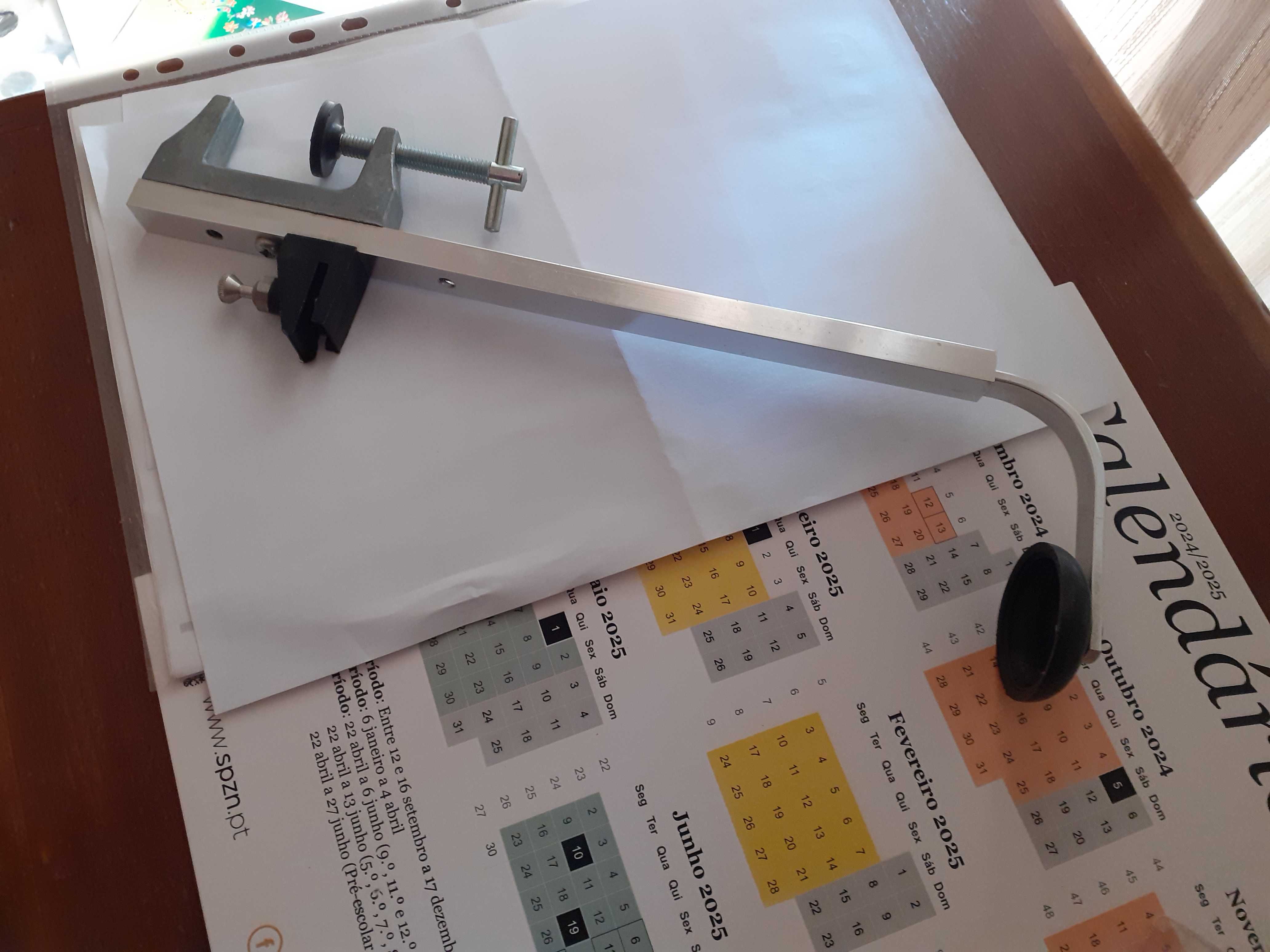 Suporte em metal - Novo