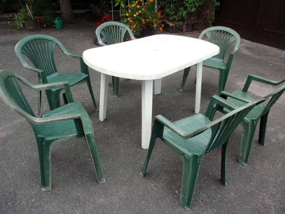 Stół ogrodowy plastikowy z krzesłami