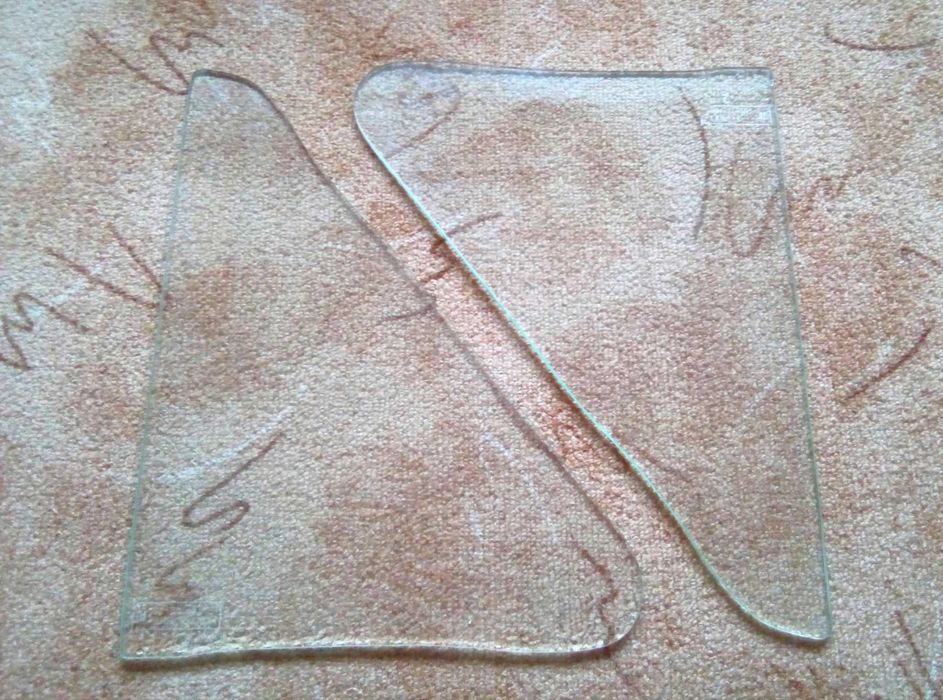 Новые стекла форточки на ЗАЗ-968 оригиналы, продаются парой