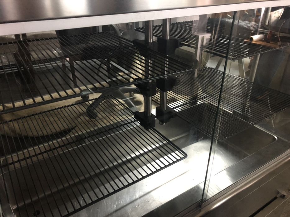 Montra em inox de refrigeração para sobremesas, etc