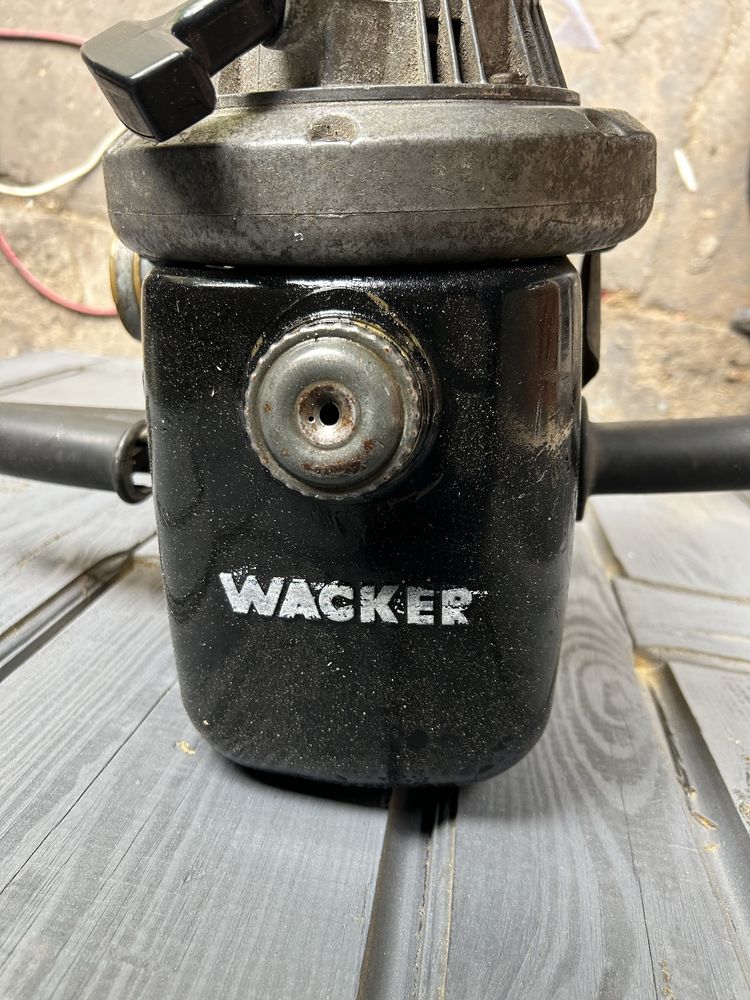 Młot wyburzeniowy spalinowy Wacker