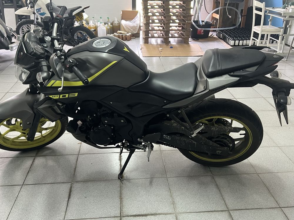 Mota Yamaha MT-03